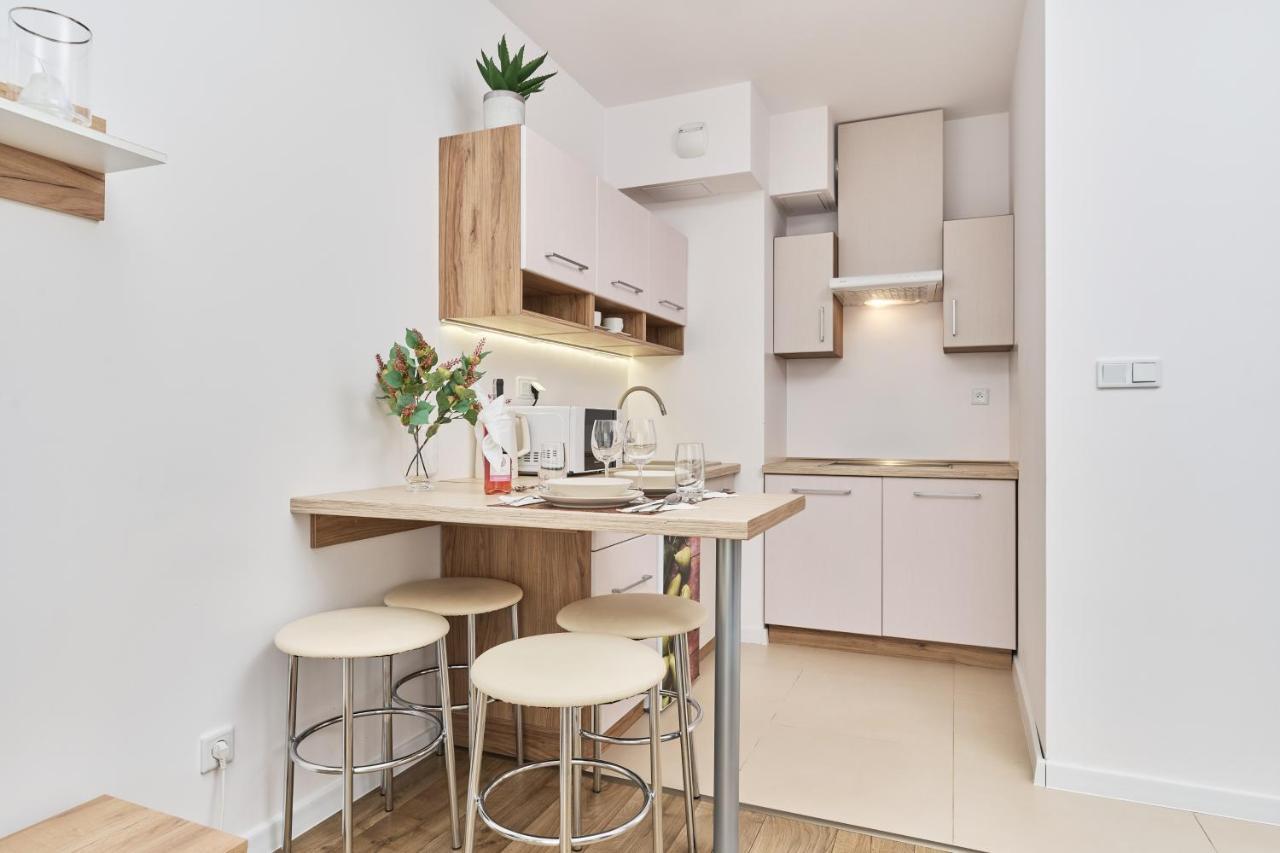 Apartment Krakowska 39 With Ac & Parking & Loggia Wroclaw By Noclegi Renters Екстер'єр фото