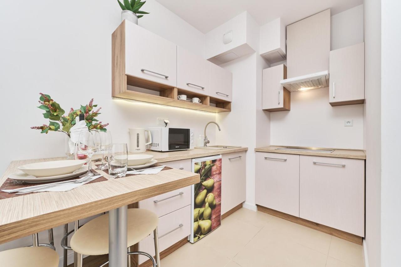 Apartment Krakowska 39 With Ac & Parking & Loggia Wroclaw By Noclegi Renters Екстер'єр фото