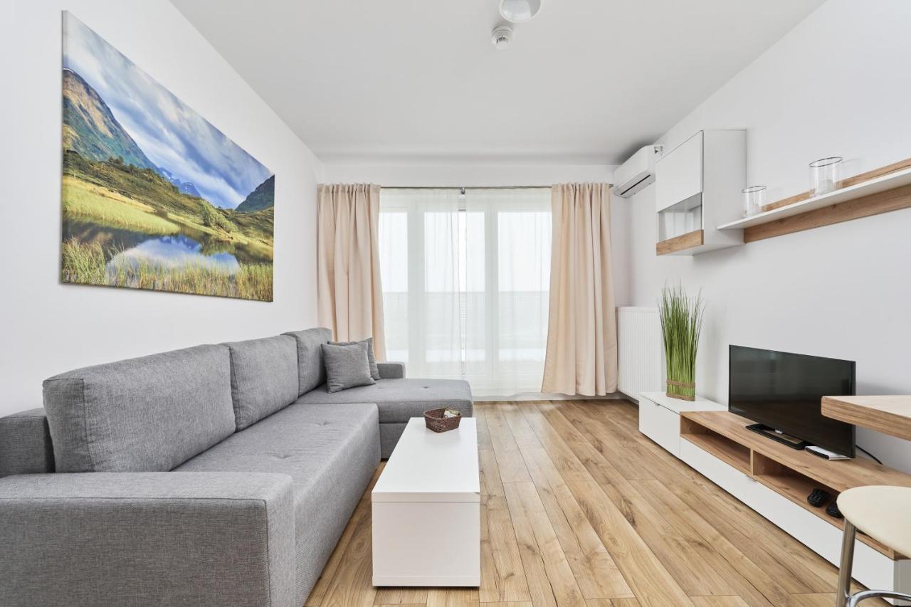 Apartment Krakowska 39 With Ac & Parking & Loggia Wroclaw By Noclegi Renters Екстер'єр фото